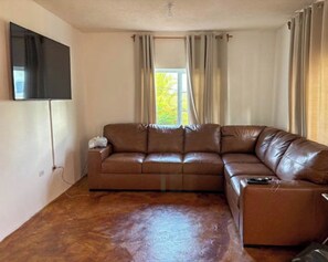 House, Balcony, Sea View | Living area - Perfect View (Drapers)