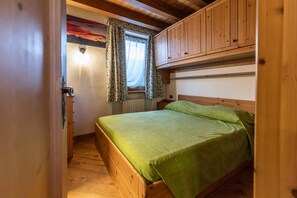 1 bedroom, free WiFi, bed sheets - Casa Noce, quiet and surrounded by nature (Cortina d´Ampezzo)