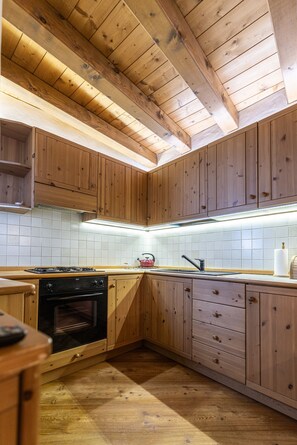 Fridge, oven, dishwasher, coffee/tea maker - Casa Noce, quiet and surrounded by nature (Cortina d´Ampezzo)