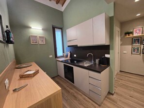 Fridge, oven, stovetop, coffee/tea maker - Room with kitchenette in San Gimignano - Nina (Toscana)