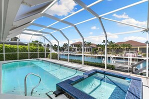 Outdoor pool, a heated pool - Adorable  house with private pool in Marco Island. Perfect for long term stays. (Marco Island)