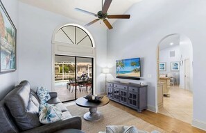 Smart TV - Adorable  house with private pool in Marco Island. Perfect for long term stays. (Marco Island)