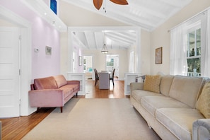 Smart TV - Birds Nest- 3 bed/1 bath in the heart of historical St. Augustine (St. Augustine)