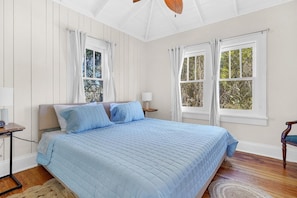 4 bedrooms, free WiFi, bed sheets - Birds Nest- 3 bed/1 bath in the heart of historical St. Augustine (St. Augustine)