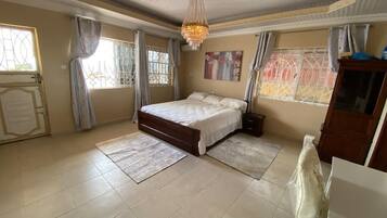 9 makuuhuonetta, silitysrauta/-lauta, Wi-Fi, vuodevaatteet