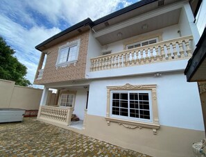 Exterior - 9 Bdrm luxury at Secluded Estate with Free 24/7 Solar. No more electricity cost (cole-farm)