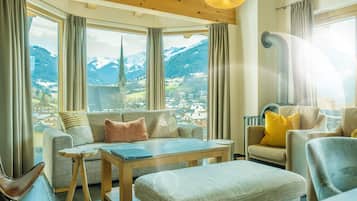 Appartamento Superior, balcone, vista valle | Area soggiorno