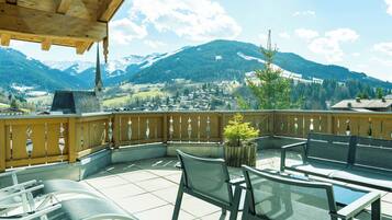 Apartamento superior, sacada, vista para o vale | Terraço/pátio