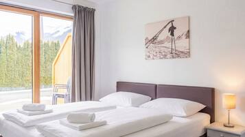 Lägenhet Comfort - balkong - utsikt mot dalen | Värdeförvaringsskåp på rummet och gratis wi-fi