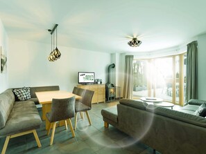Superior Apartment, Balcony, Valley View | Living area
