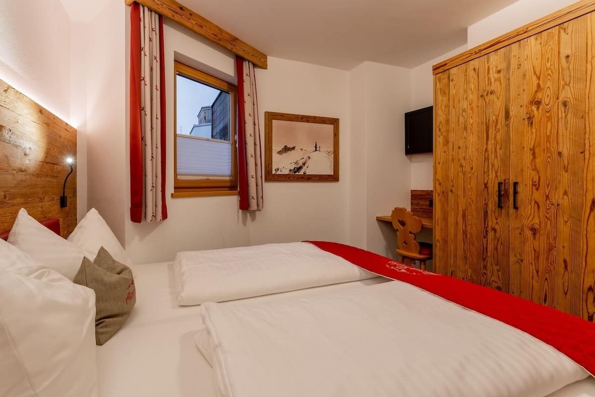 Deluxe Apartment, Balcony, Valley View | In-room safe, free WiFi