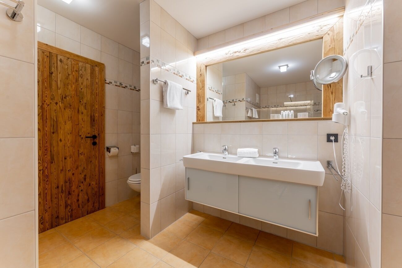 Lägenhet Deluxe - balkong - utsikt mot dalen | Badrum