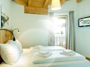 Apartament Deluxe, balcó, vistes a la vall | Roba de llit hipoal·lergògena i caixa forta a l'habitació 