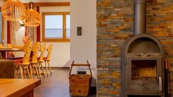 Leilighet – deluxe, balkong, dalutsikt | Spiseområde