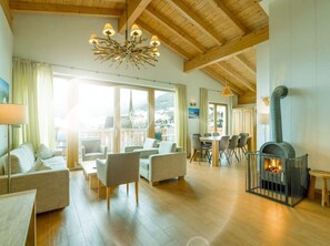 Departamento Deluxe, balcón, vista al valle | Área de sala de estar