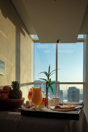 Food and drink - Reya Creek Hotel (Dubai)