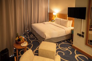 Superior Room | Down comforters, pillowtop beds, minibar, in-room safe - Reya Creek Hotel (Dubai)