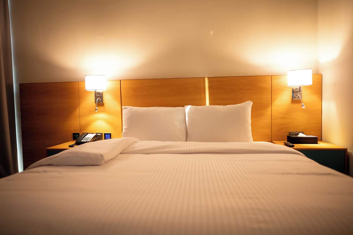 Deluxe-Zimmer, Stadtblick, Turm | Daunenbettdecken, Pillowtop-Betten, Minibar, Zimmersafe