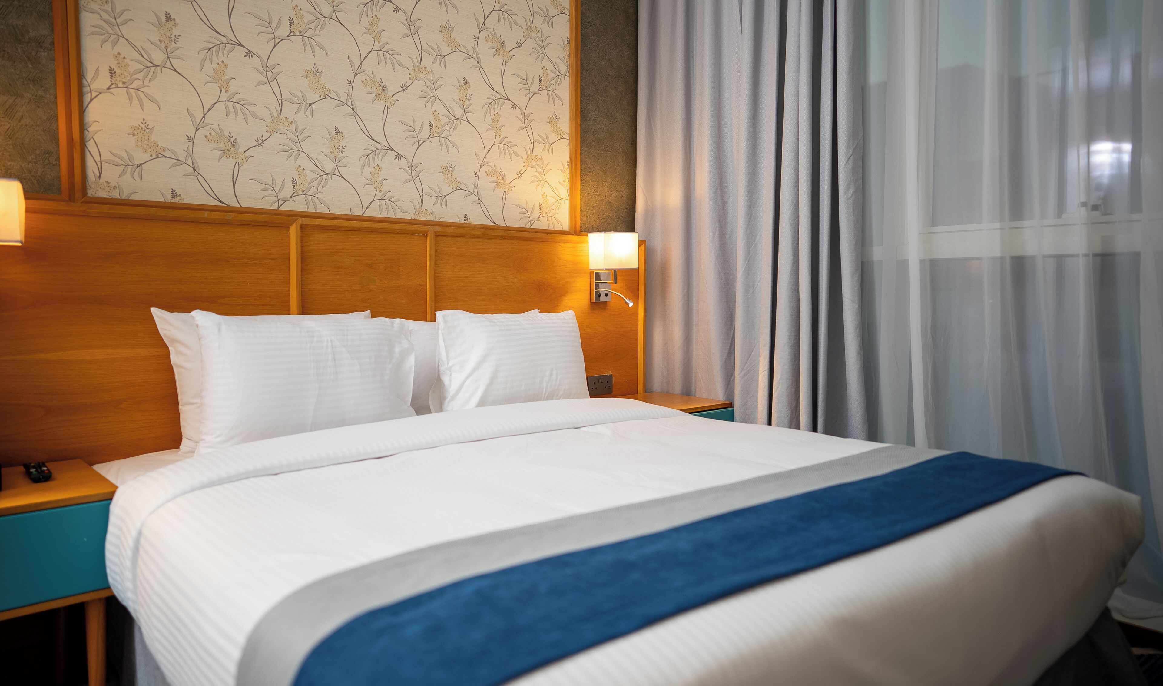 Suite familiar, 3 habitaciones, bañera, vistas a la ciudad | Edredones de plumas, colchones con acolchado adicional, minibar