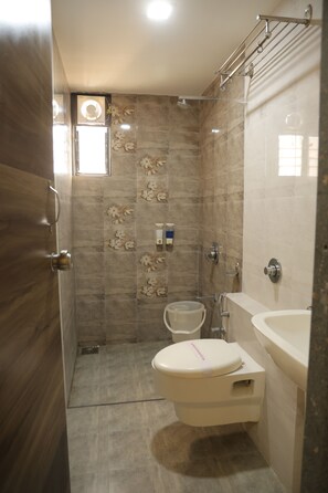 تجهيزات دش، مناشف، صابون، شامبو