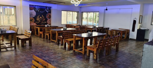 Dining - Hotel Vraj Inn (Dwarka)