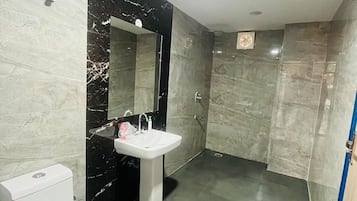 Free toiletries, towels, toilet paper