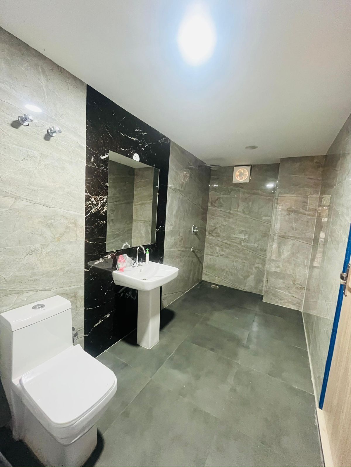 Villa, Pool View | Bathroom | Free toiletries, towels, toilet paper