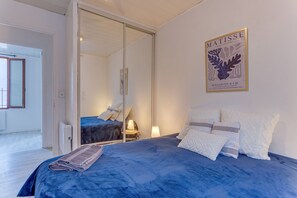 3 bedrooms, iron/ironing board, free WiFi, bed sheets - LE CYRNOS AP4499 By Riviera Holiday Homes (Niza)