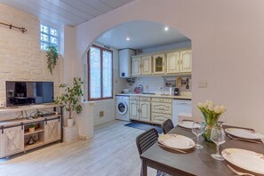 Dining - LE CYRNOS AP4499 By Riviera Holiday Homes (Niza)
