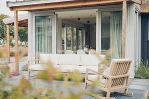 Terrace/patio - A large detached Watervilla with Sauna and view of the outer harbour (Heeg)