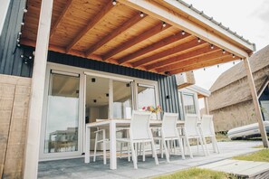Outdoor dining - A large detached Watervilla with Sauna and view of the outer harbour (Heeg)
