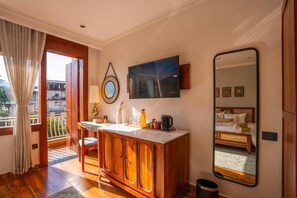 Habitación doble superior, balcón, vistas a la montaña | Interior