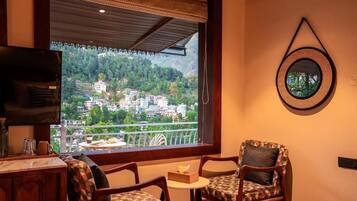 Luxury Villa, Balcony, Mountain View | Living area