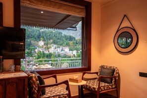 Luxury Villa, Balcony, Mountain View | Living area