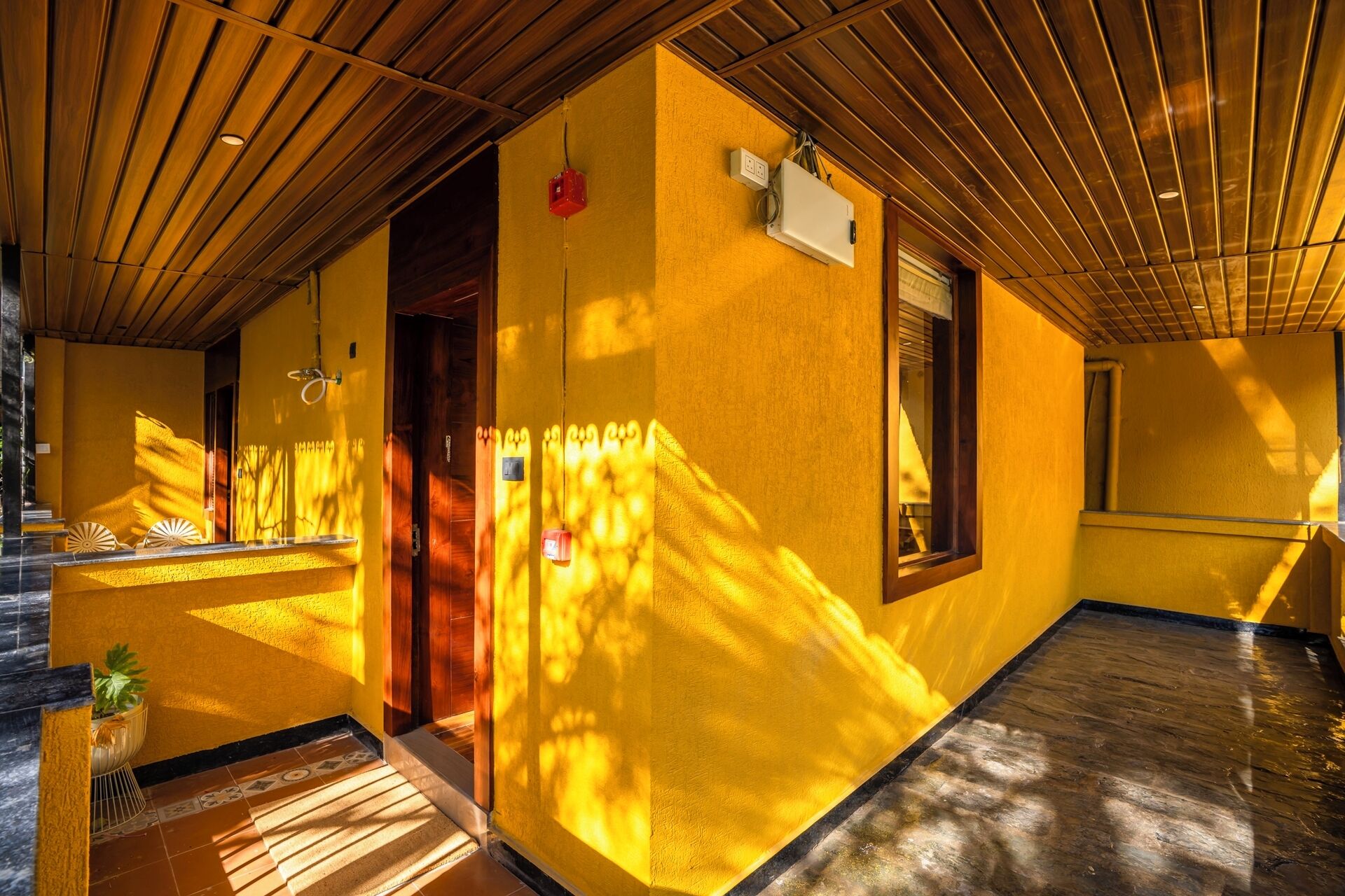 Suite, Balcony, Mountain View | Soundproofing, free WiFi, bed sheets