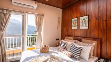 Junior Suite, Balcony, Mountain View | Free WiFi, bed sheets