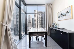 Interior - Free housekeeping visits during your stay - StayShort - Spacious 1 Bed in Business Bay that Sleeps 4 (Business Bay)