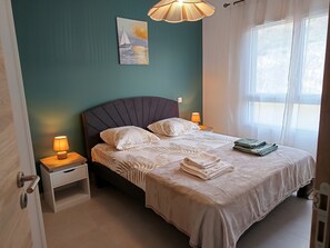 2 makuuhuonetta, silitysrauta/-lauta, ilmainen Wi-Fi, vuodevaatteet