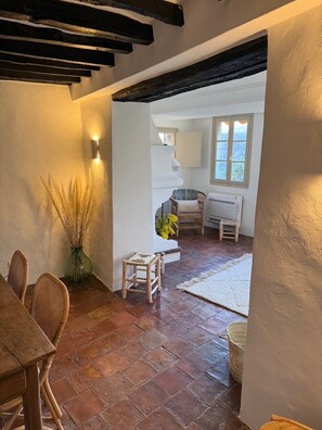 Interior - Elegant Mediterranean apartment within the historic ramparts of Saint Paul Vence (Saint-Paul-de-Vence)