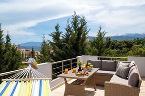 Outdoor dining - Emma Hills Villa | Cretan Hospitality (Pithari)