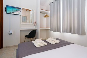 2 bedrooms, iron/ironing board, WiFi, bed sheets - Marianthi`s Maisonette (Galatas)