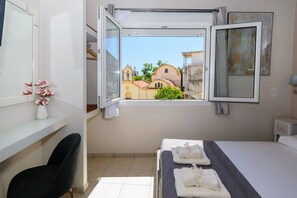 2 chambres, fer et planche à repasser, Wi-Fi, draps fournis