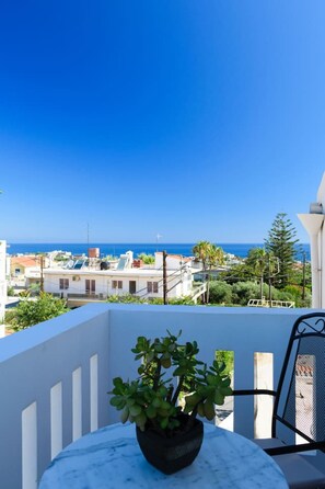 Property grounds - Marianthi`s Maisonette (Galatas)
