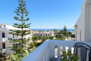 Property grounds - Marianthi`s Maisonette (Galatas)