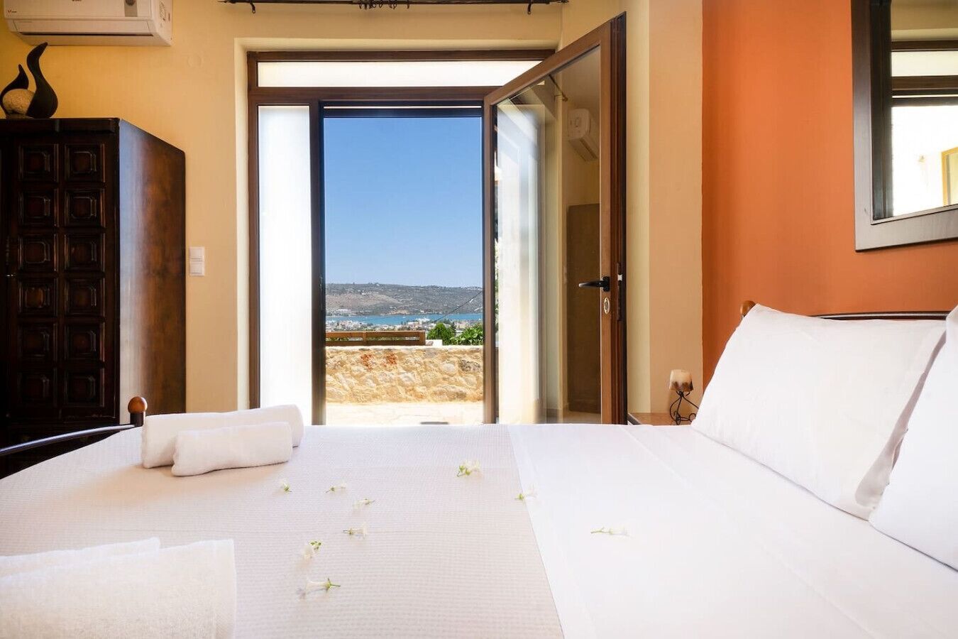 Skrivebord, strykejern/-brett, wi-fi og sengetøy