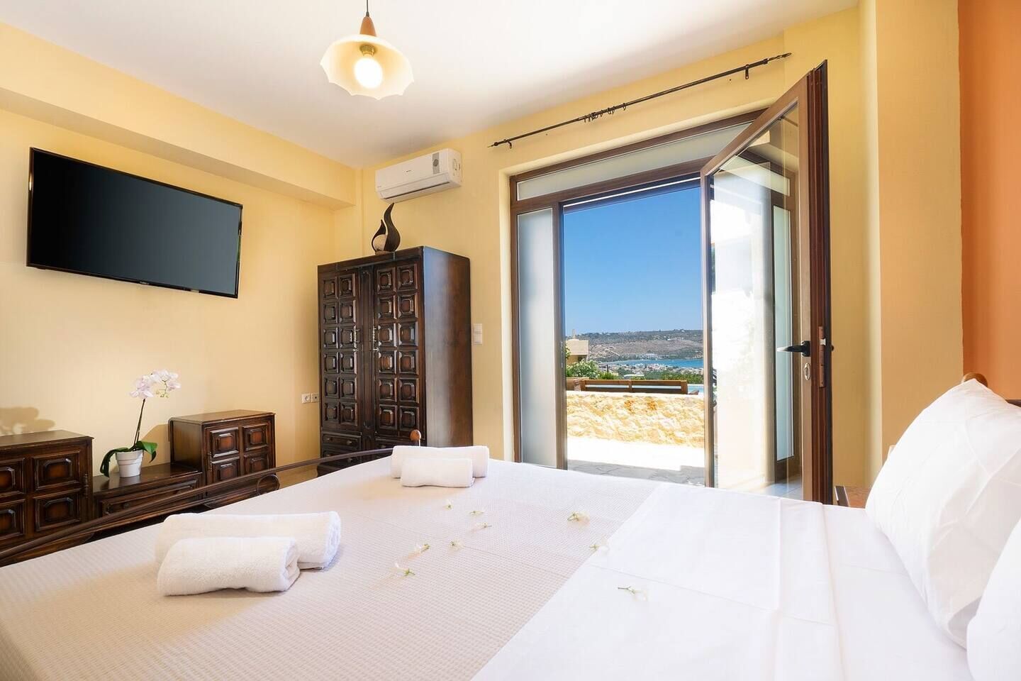 Skrivebord, strykejern/-brett, wi-fi og sengetøy