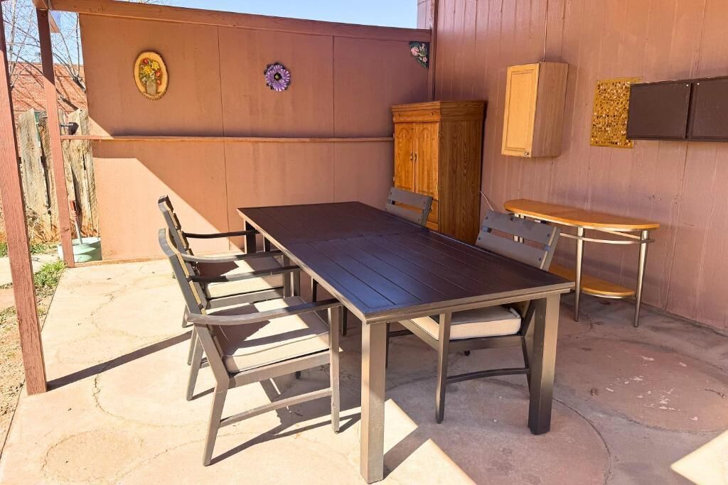 Basic Double Room | Outdoor dining