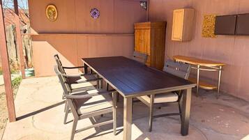 Basic Double Room | Outdoor dining