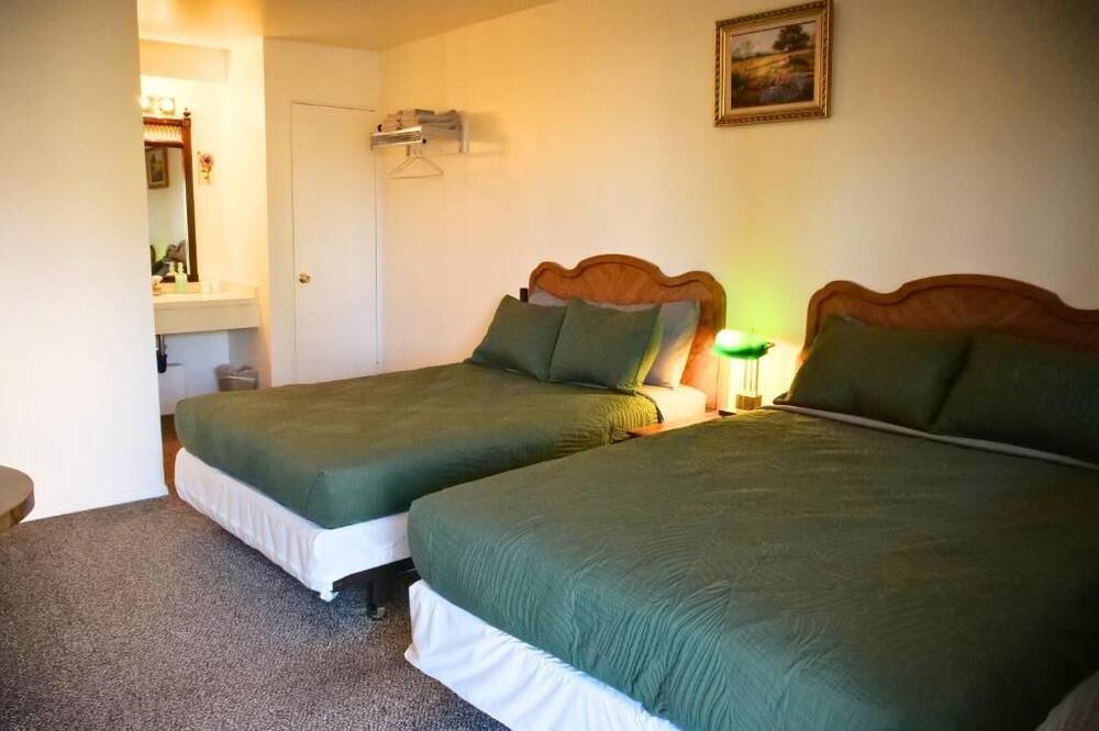 Travelers Motel