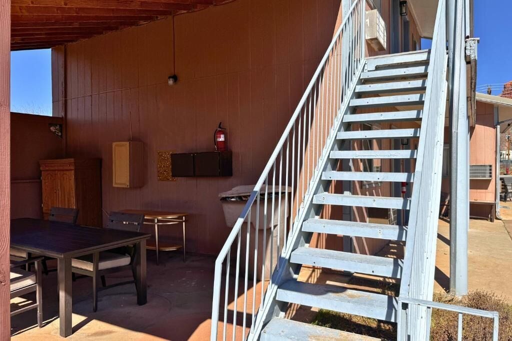 Basic Quadruple Room | Outdoor dining